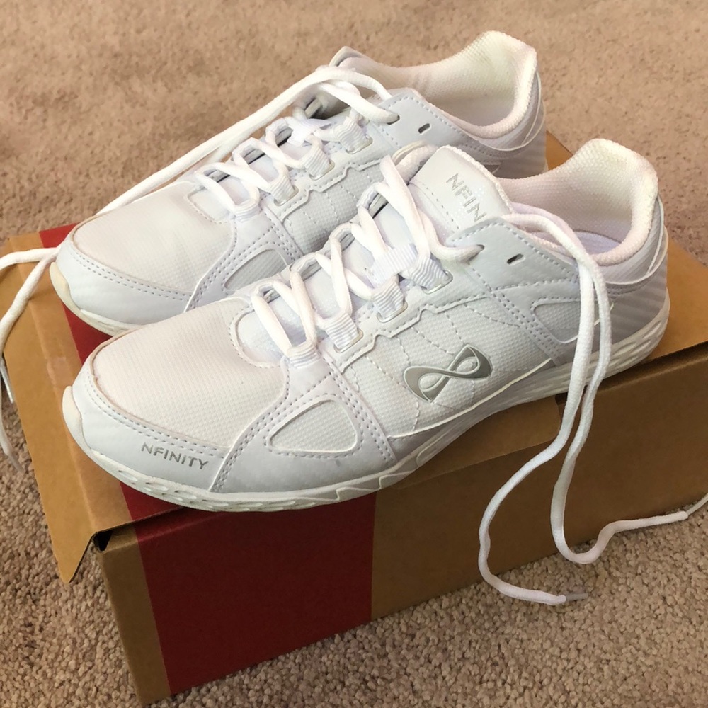 Cheer shoes